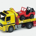 Эвакуатор LKW с джипом-внедорожником